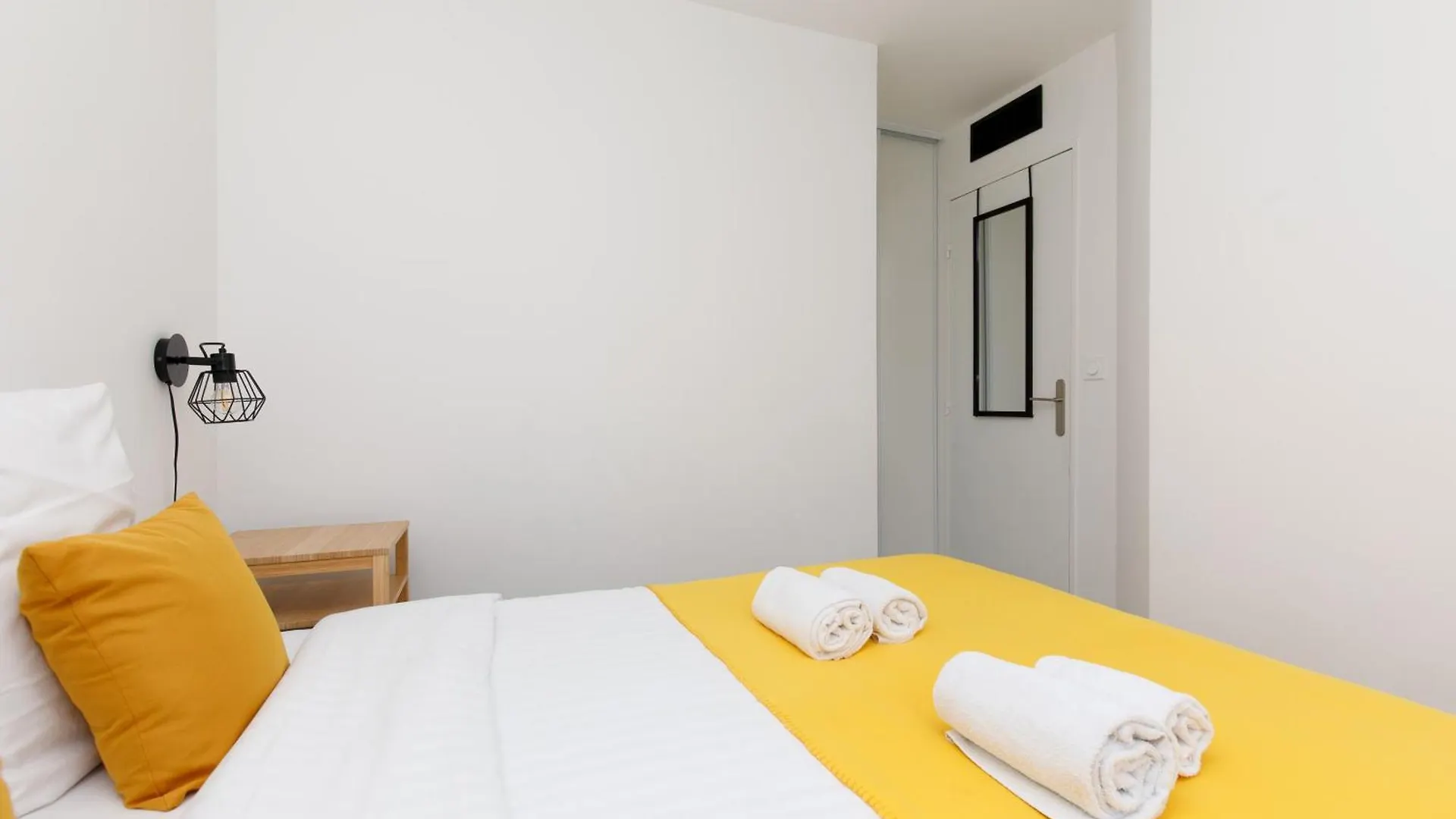 Apartment Sea Steps Yourhosthelper Cannes France